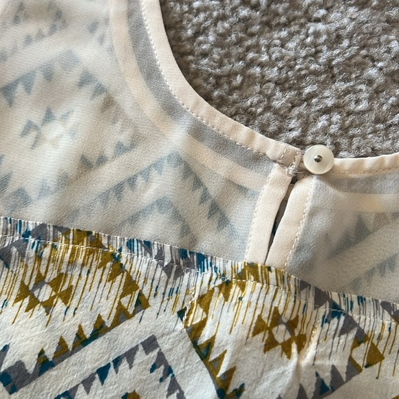 Kirra Brand boxy Aztec pattern flowy tank top size small - Picture 8 of 9